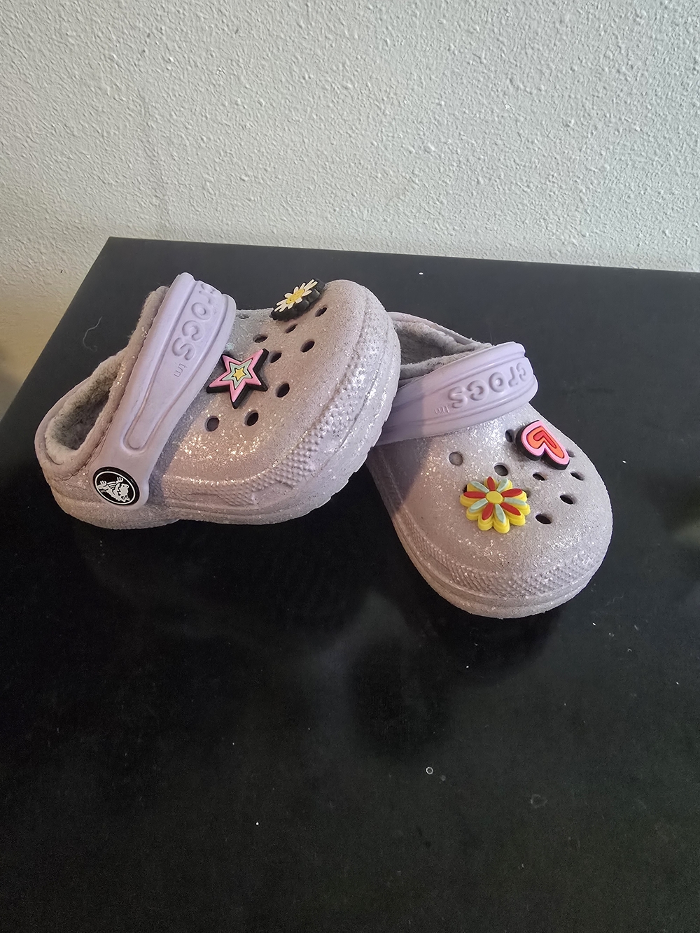 Girls Glitter Lined Crocs Clogs with Jibbitz Charms – Pink/Lavender – Size C4